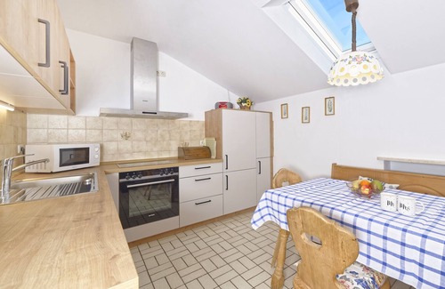 Aschau im Chiemgau Apartment | Apartment II in the adjoining house, 55 sqm with separate bedroom, south-facing balcony