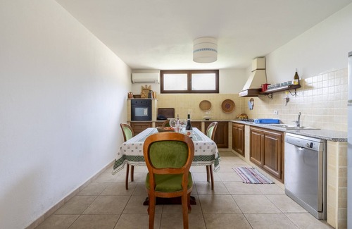 Cardedu Apartment | Apartment 'Il Giglio' with Private Garden, Wi-Fi and Air Conditioning