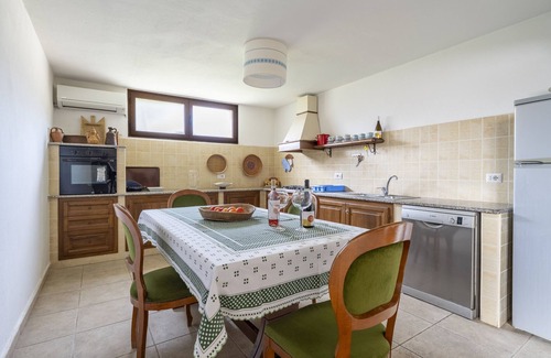 Cardedu Apartment | Apartment 'Il Giglio' with Private Garden, Wi-Fi and Air Conditioning