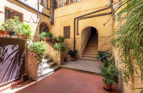 San Gimignano City Centre Apartment | Apartment 'Il Teatro' with Wi-Fi and Air Conditioning