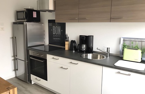 Brunsbuttel Apartment | Apartment 'Im Koog 99 M²' with Balcony and Wi-Fi