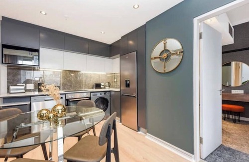 Sandown Apartment | Apartment in a 5 star hotel. 24/7 security