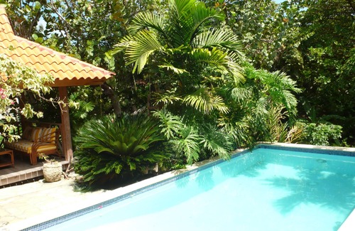 Costambar Apartment | Apartment in a beautiful tropical garden, 2 minutes walk to the beach.
