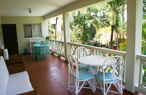 Costambar Apartment | Apartment in a beautiful tropical garden, 2 minutes walk to the beach.