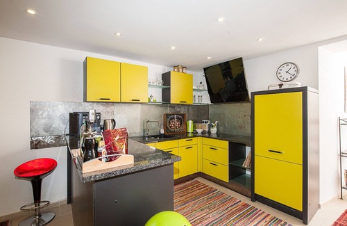 Bruhl-Beurbarung Apartment | Apartment in a green quiet location near the center of Freiburg and the University Hospital