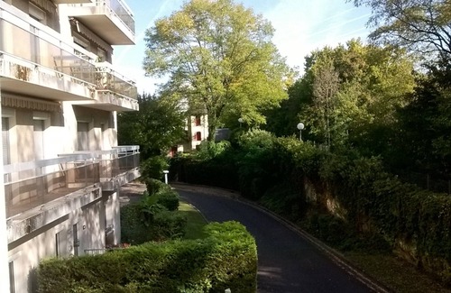 Tours Apartment | Apartment in a Richmond hill residence