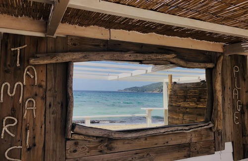 Le Lavandou Apartment | Apartment in a traditional Provencal mas with direct access to the sea