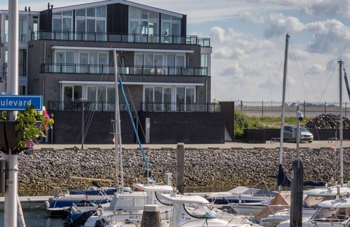 Sint-Annaland Apartment | Apartment in a unique location with a view of the marina and the Scheldt