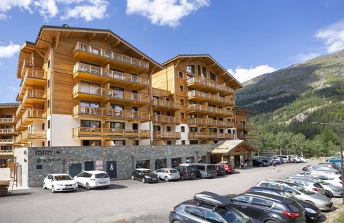 Les Boisses Apartment | Apartment in Alps with Spa & Pool