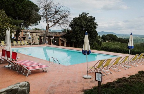 Castelnuovo Berardenga Apartment | Apartment in an idyllic holiday complex in the middle of the winery B3