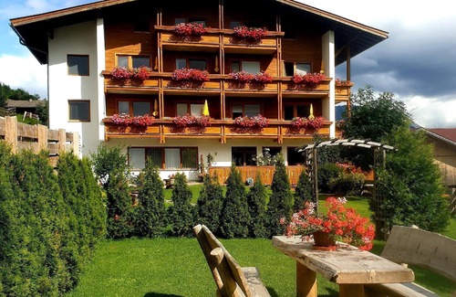 Matrei in Osttirol Apartment | Apartment in Zedlach with West-Facing Balcony