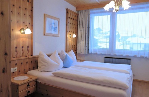 Matrei in Osttirol Apartment | Apartment in Zedlach with West-Facing Balcony