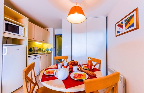 Le Barcares Apartment | Apartment in Catalana with Balcony
