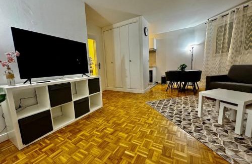 Cergy Apartment | Apartment in Cergy Prefecture