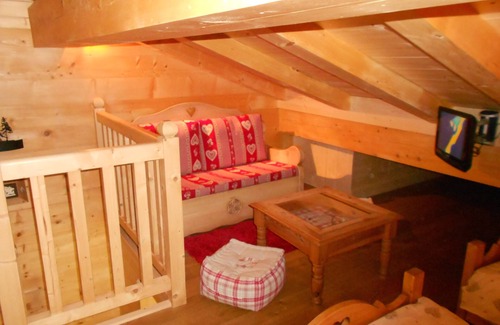 Le Grand-Bornand Apartment | Apartment in chalet Jeanne-Marie-in the heart of the old village Chinaillon