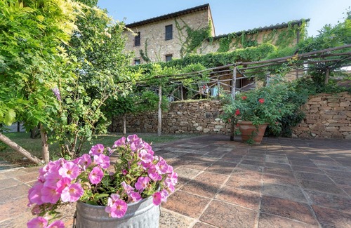 Simignano House | Apartment in Chianti With Pool ID 453