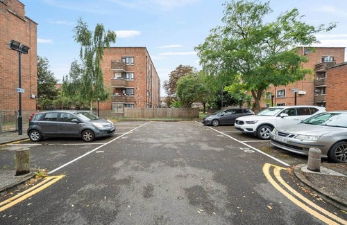 Mildmay Apartment | Apartment in Dalston: Kerridge Court