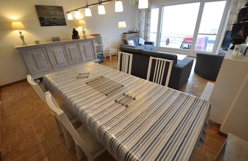 Knokke Apartment | Apartment in Duinbergen near Sandy Beach