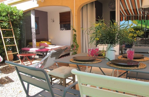 Le Lavandou Apartment | Apartment in edge of sea. Residence of standing