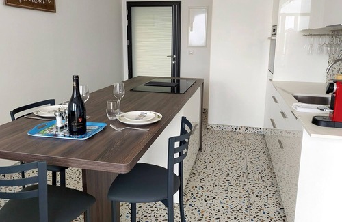 Plonevez-Porzay Apartment | Apartment in excellent location, direct access to the beach, Plonévez-Porzay