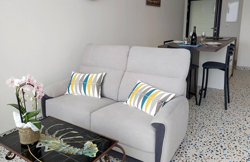 Plonevez-Porzay Apartment | Apartment in excellent location, direct access to the beach, Plonévez-Porzay