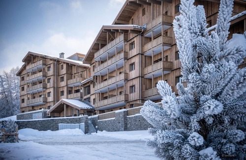 Montalbert Apartment | Apartment in Fornelet with Ski-In/Ski-Out Access