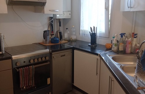 Le Kremlin-Bicetre Apartment | Apartment in a quiet residential building in Paris