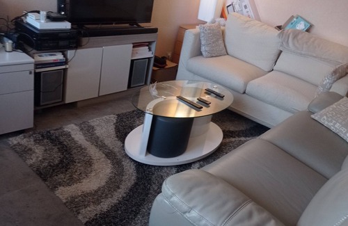 Le Kremlin-Bicetre Apartment | Apartment in a quiet residential building in Paris