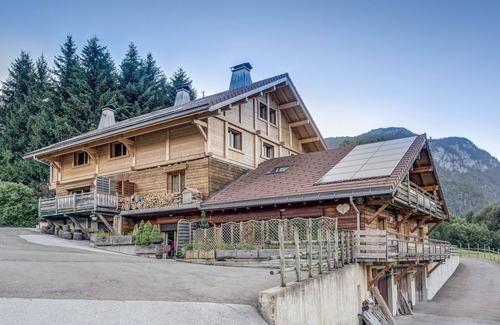 Saint-Jean-de-Sixt Apartment | Apartment in chalet less than 5 minutes from La Clusaz
