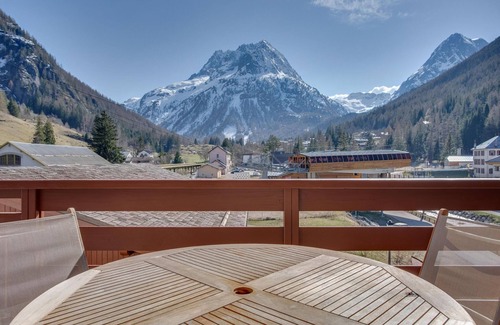 Vallorcine Apartment | Apartment in France near Ski Slopes