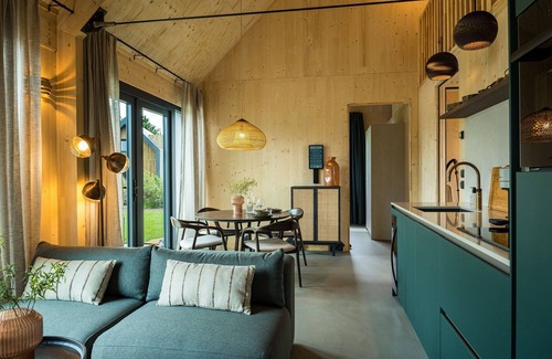 Hengelo House | Apartment in Gelderland near Nature Trails