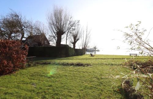 Heeg Apartment | Apartment in Heeg with Heegermeer Views