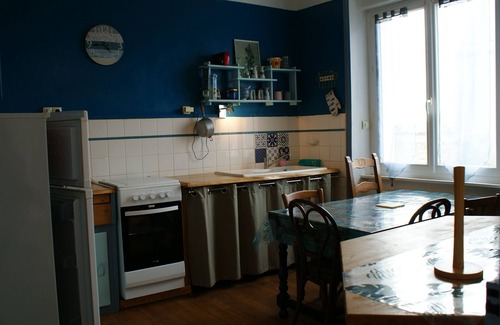 Ploudalmezeau Apartment | Apartment in house 400m from the sea in three directions