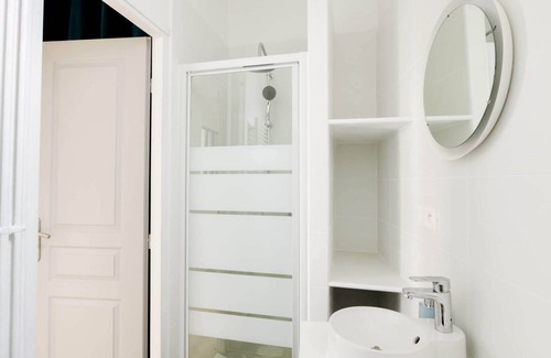 Hincmar Apartment | Apartment in Hypercentre ⭐⭐⭐ Near Cathedral ⚜