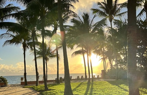 Key Biscayne Apartment | Apartment in Key Biscayne. 5 minutes walk to the beach!