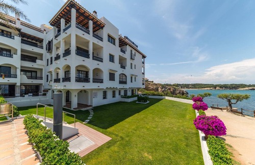 L'Escala Apartment | Apartment in L’Escala with Sea Views & Pool