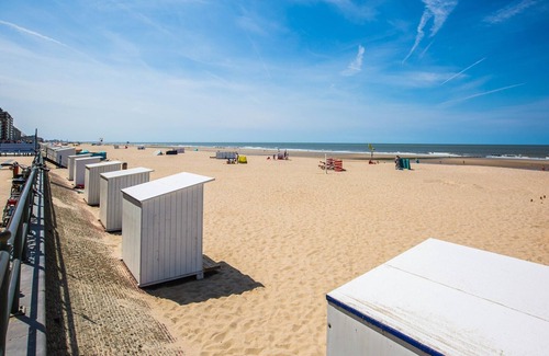 Middelkerke Apartment | Apartment in Middelkerke with Sea Views