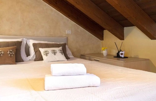 Tricolore Apartment | Apartment in Milan with 2 bedrooms sleeps 6