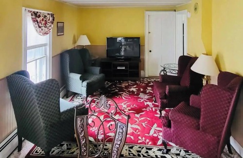 Milford Apartment | Apartment in Milford. Close to Dreams Park and National Baseball Hall of fame.