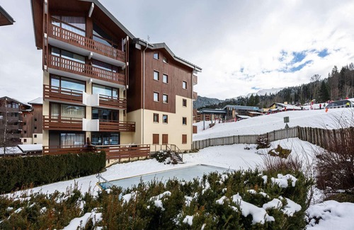 Les Esserts Apartment | Apartment in Morillon near Ski Slopes