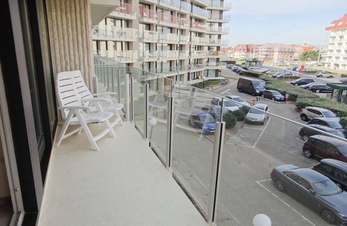 Nieuwpoort-aan-Zee Apartment | Apartment in Nieuwpoort with Dune Views