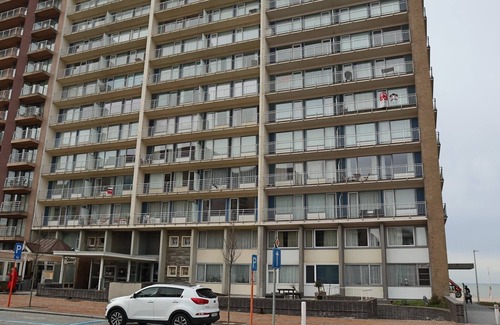 Nieuwpoort-aan-Zee Apartment | Apartment in Nieuwpoort with Sea Views