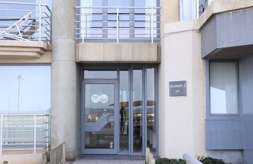 Nieuwpoort-aan-Zee Apartment | Apartment in Nieuwpoort with Ocean Views