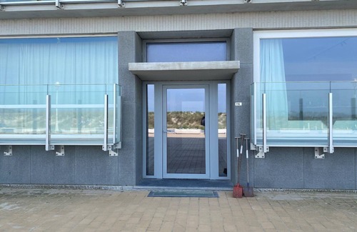 Nieuwpoort-aan-Zee Apartment | Apartment in Nieuwpoort with Ocean Views