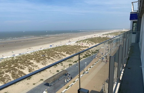 Nieuwpoort-aan-Zee Apartment | Apartment in Nieuwpoort with Ocean Views