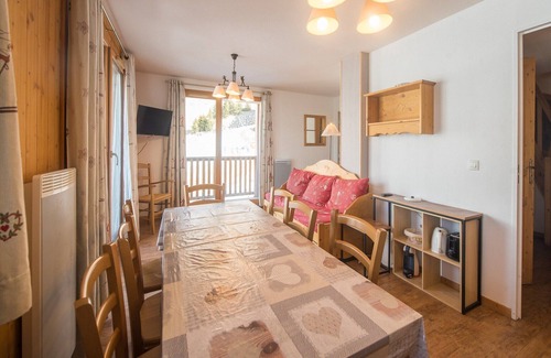 Orcieres-Merlette Apartment | Apartment in Orcières with Heated Pool