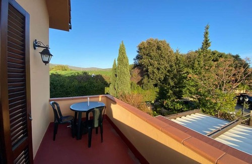 Pomaia Apartment | Apartment in Pomaia, family-friendly, terrace with a view, free Wi-Fi, up to 4 people