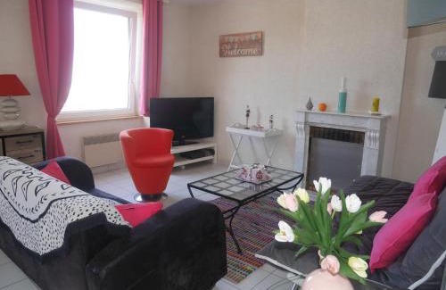 Ploudalmezeau House | Apartment in Portsall with Stunning Sea View