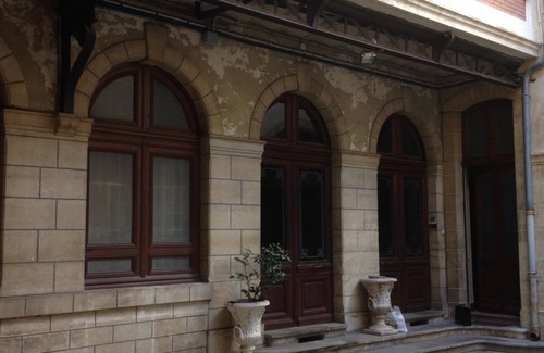 Beziers City Centre Apartment | Apartment in private mansion, in the center of the pedestrian street, parking included