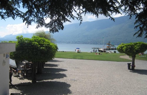 Aix-les-Bains Apartment | apartment in residence near the lake